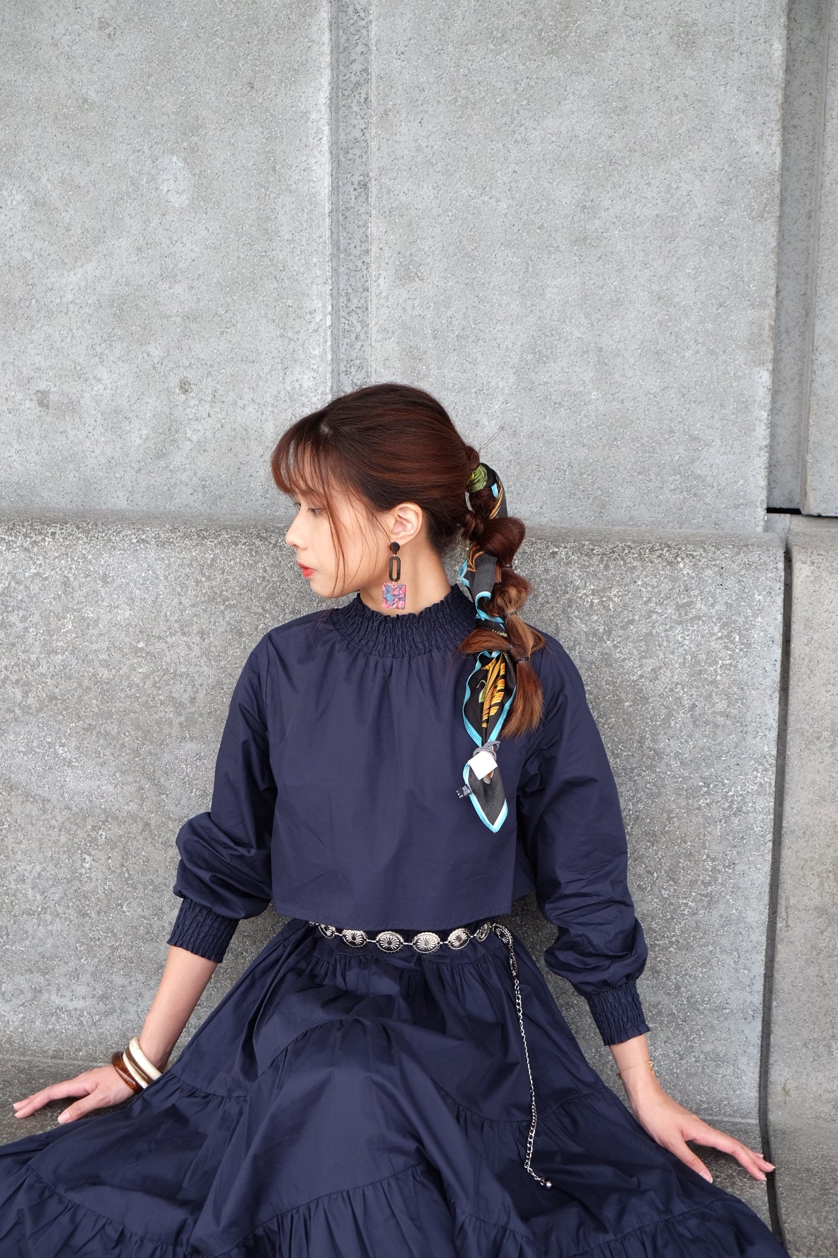 <配件> 黑花方型耳環